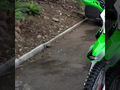 دوچرخه 250 سی سی، طراحی شاسی محکم و لاستیک های قدرتمند و سیستم تعلیق، ظاهر ظریف